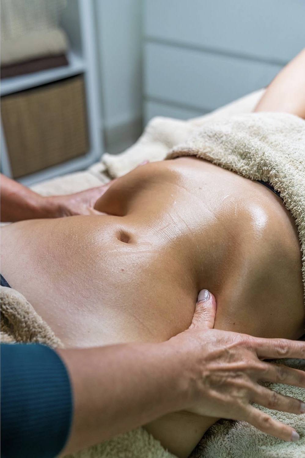 Manual lymphatic drainage session